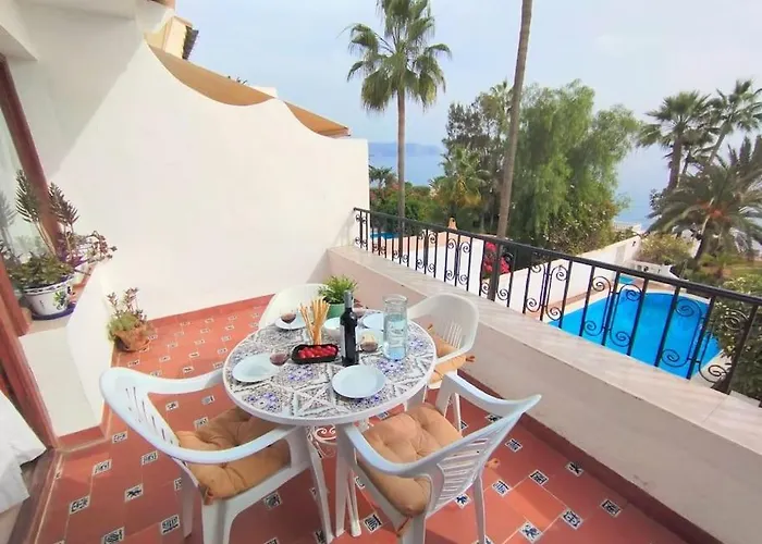 Beautiful 2 Bedroom In Calle Carabeo, نيرخا