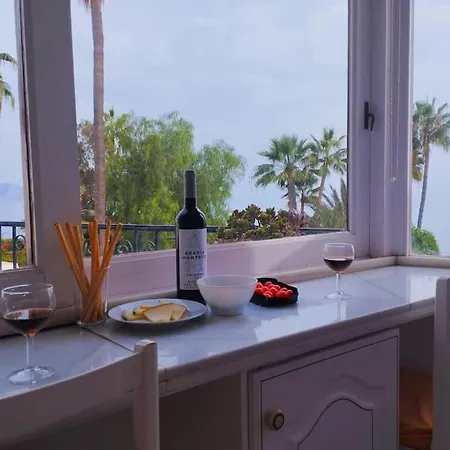 Apartmán Beautiful 2 Bedroom In Calle Carabeo, Nerja