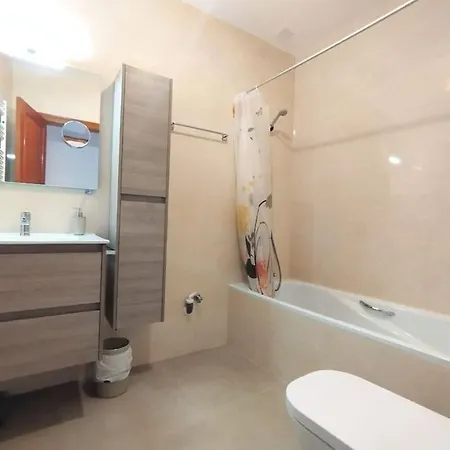Apartmán Beautiful 2 Bedroom In Calle Carabeo,
