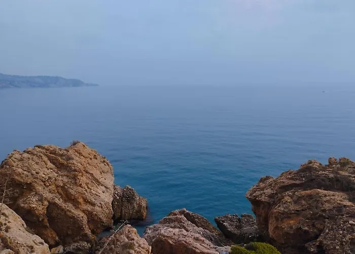 Beautiful 2 Bedroom In Calle Carabeo, Apartamento Nerja